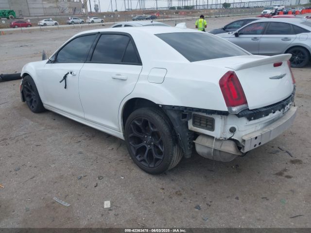 2019 CHRYSLER 300 2C3CCABT2KH580341 Photo 2