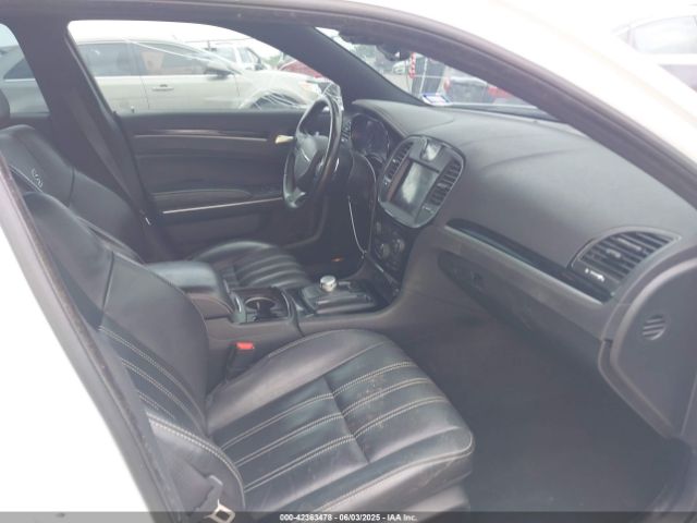 2019 CHRYSLER 300 2C3CCABT2KH580341 Photo 4