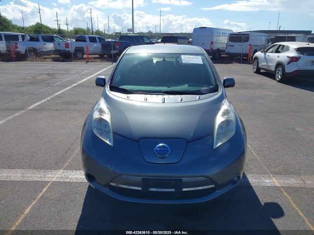 1N4BZ0CP8GC303274 Nissan 2016