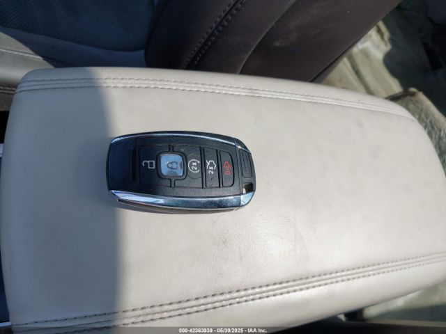 5LMCJ2D9XHUL46424 Lincoln MKC SELECT