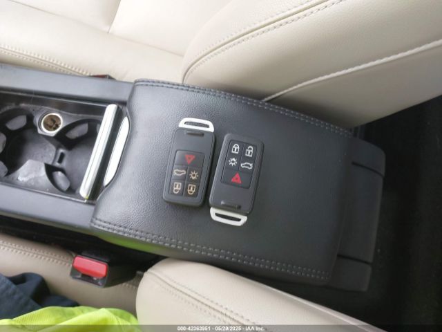 2017 VOLVO XC60 YV440MRU6H2021561 Photo 10