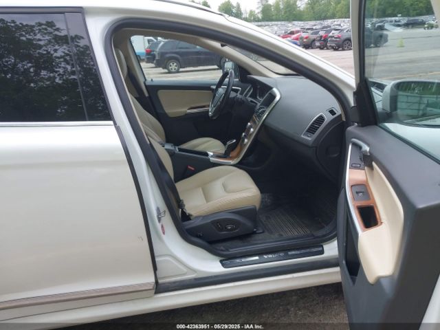2017 VOLVO XC60 YV440MRU6H2021561 Photo 4