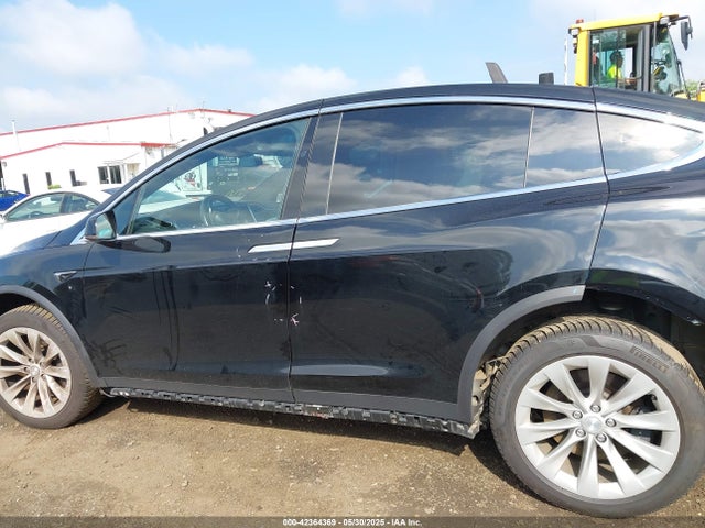 Tesla Model X 100d/75d/90d 2017 5YJXCBE26HF056758 Image 14