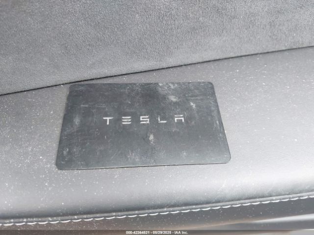 5YJ3E1EB7NF165647 Tesla 2022