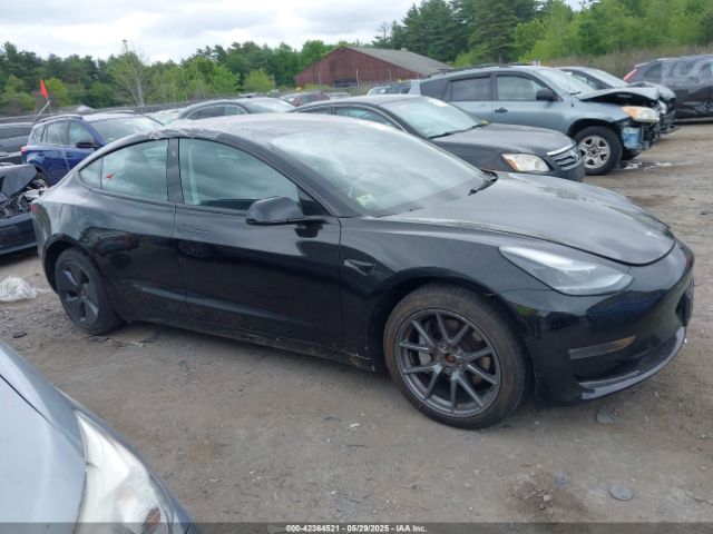 5YJ3E1EB7NF165647 Tesla 2022
