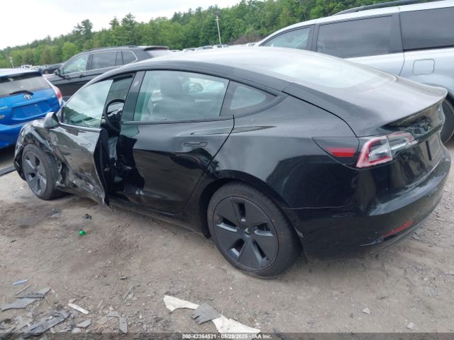 5YJ3E1EB7NF165647 Tesla 2022