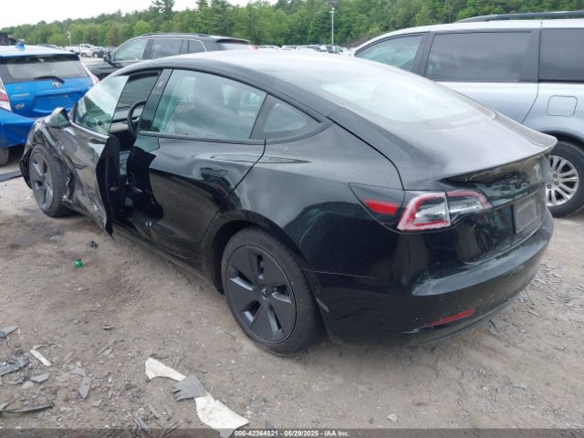 5YJ3E1EB7NF165647 Tesla 2022