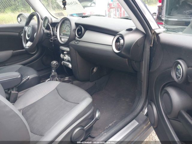 2010 MINI COOPER CLUBMAN WMWML3C51ATX37495 Photo 4