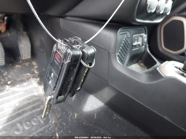 ZACCJABT5FPB28048 Jeep Renegade Latitude