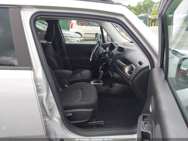 ZACCJABT5FPB28048 Jeep Renegade Latitude