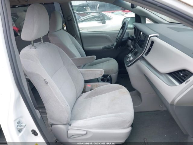 5TDKZ3DC9HS870293 Toyota Sienna Le 8 Passenger