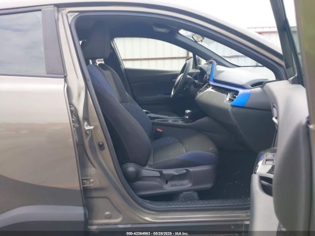 2021 TOYOTA C-HR JTNKHMBX1M1119111 Photo 4