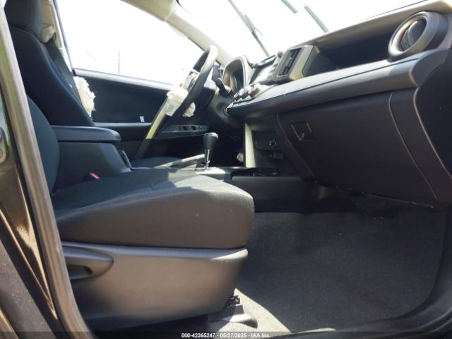 2T3ZFREV9FW231580 Toyota RAV4 LE