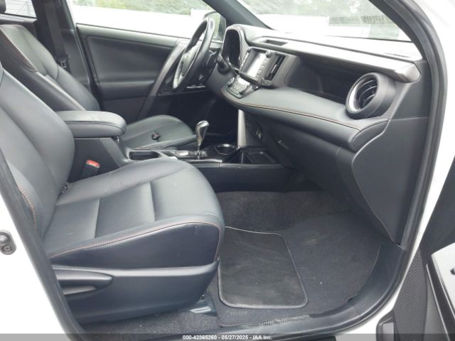 JTMJFREV6HD206035 Toyota RAV4 SE