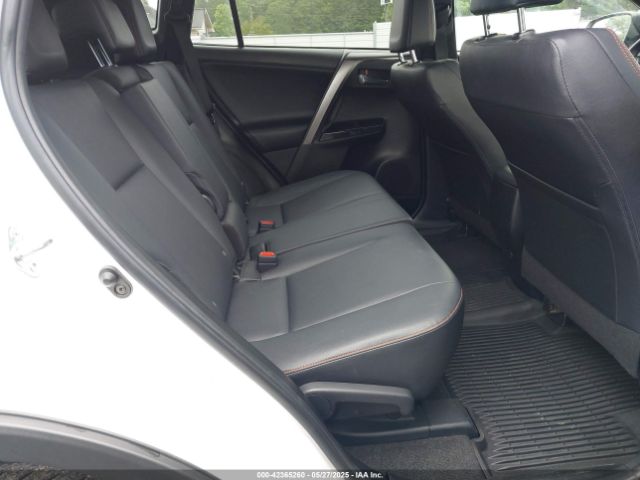 JTMJFREV6HD206035 Toyota RAV4 SE