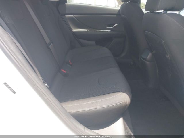 5NPLL4AG2MH014921 Hyundai ELANTRA SE