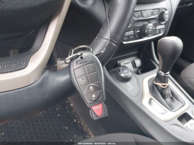 1C4PJMCS1FW512422 Jeep Cherokee Latitude