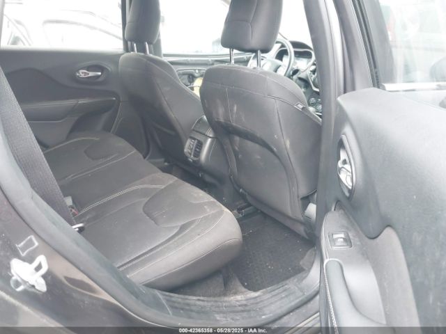 1C4PJMCS1FW512422 Jeep Cherokee Latitude