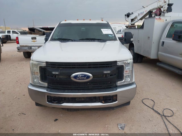 Ford F-350 Chassis Xl 2018 1FD7X3ET2JEB85473 Image 12