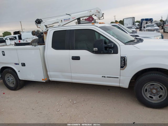 Ford F-350 Chassis Xl 2018 1FD7X3ET2JEB85473 Image 13