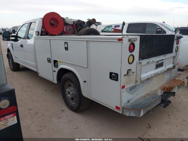 Ford F-350 Chassis Xl 2018 1FD7X3ET2JEB85473 Image 3