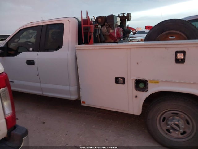 Ford F-350 Chassis Xl 2017 1FD7X3ET5HEE29322 Image 13