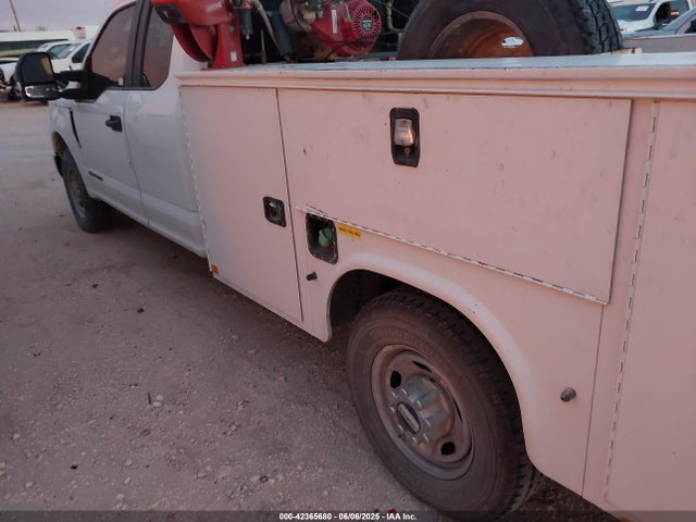 Ford F-350 Chassis Xl 2017 1FD7X3ET5HEE29322 Image 3