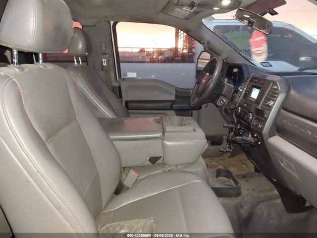 Ford F-350 Chassis Xl 2017 1FD7X3ET5HEE29322 Image 5