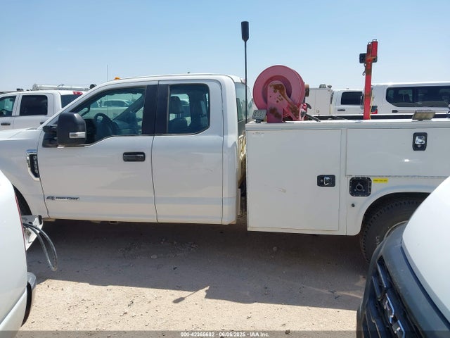 Ford F-350 Chassis Xl 2019 1FD7X3ET2KEF23228 Image 13