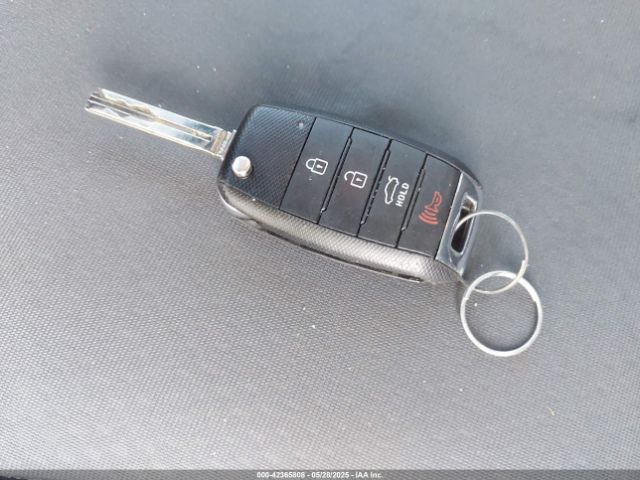 KNAGM4A76F5660266 KIA Optima Lx