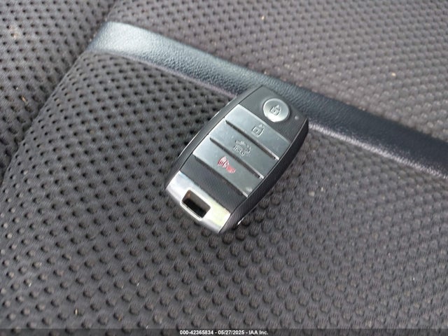 5XXGT4L33KG374235 KIA gdi