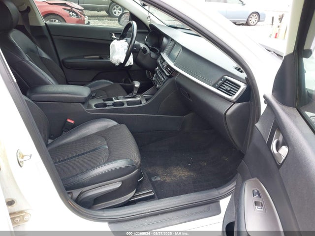 5XXGT4L33KG374235 KIA gdi