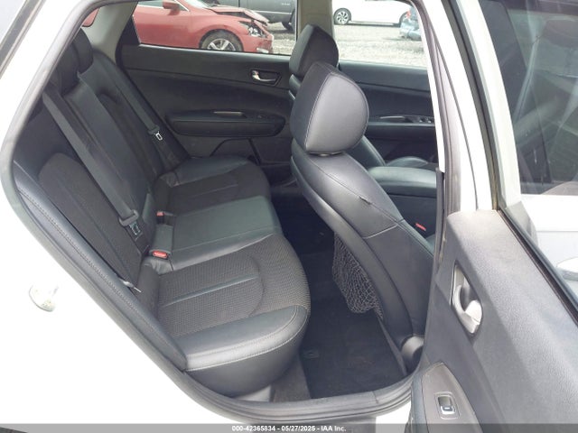 5XXGT4L33KG374235 KIA gdi