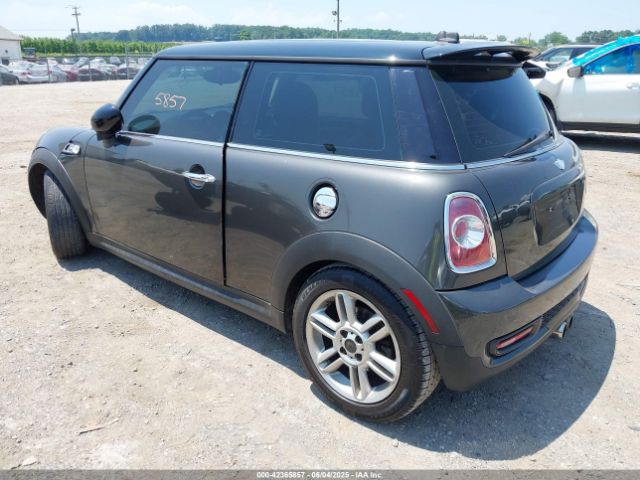 2011 MINI COOPER S WMWSV3C56BTY11965 Photo 2