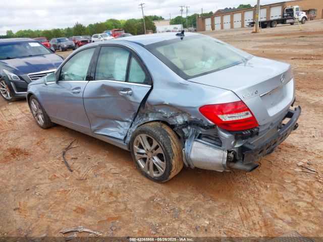 2013 MERCEDES-BENZ C 250 WDDGF4HB1DR241759 Photo 2