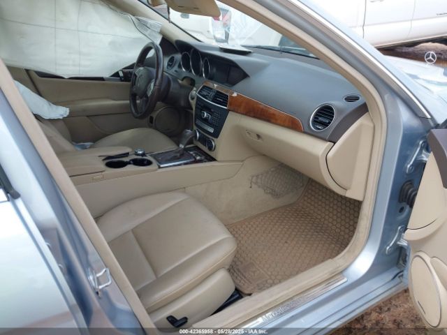 2013 MERCEDES-BENZ C 250 WDDGF4HB1DR241759 Photo 4