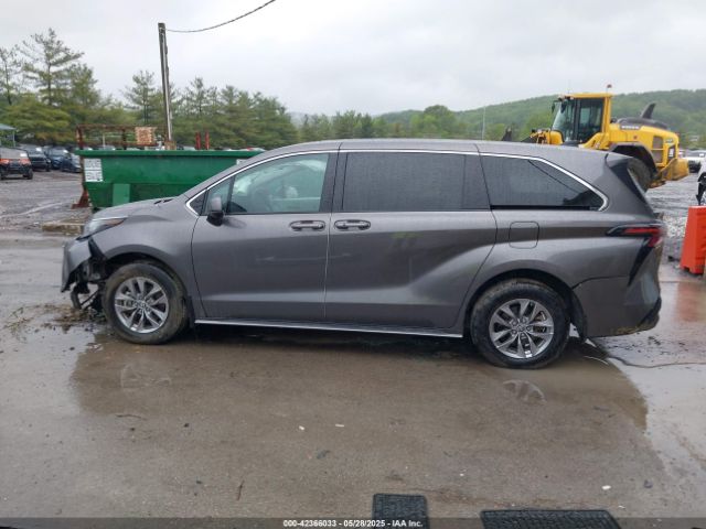 5TDKSKFC2PS103895 Toyota SIENNA LE