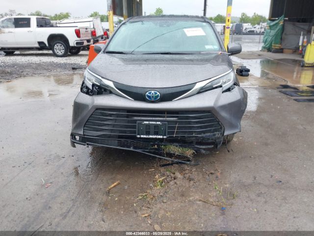 5TDKSKFC2PS103895 Toyota SIENNA LE