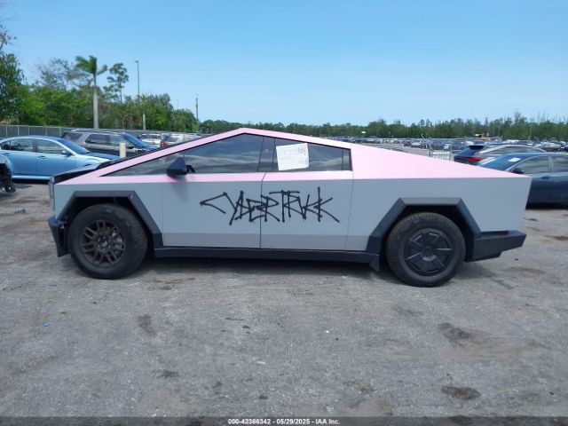 7G2CEHED2RA050870 Tesla Cybertruck