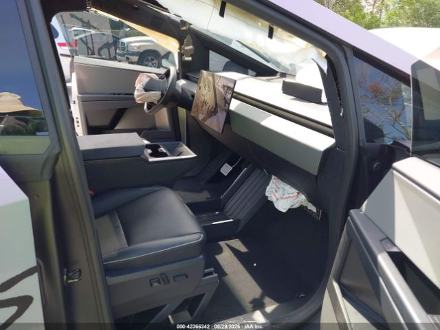 7G2CEHED2RA050870 Tesla Cybertruck