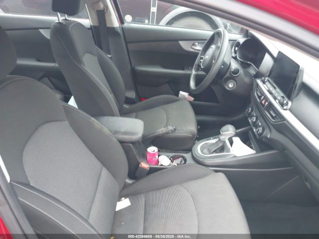 3KPF24AD8PE582105 KIA Forte Lxs