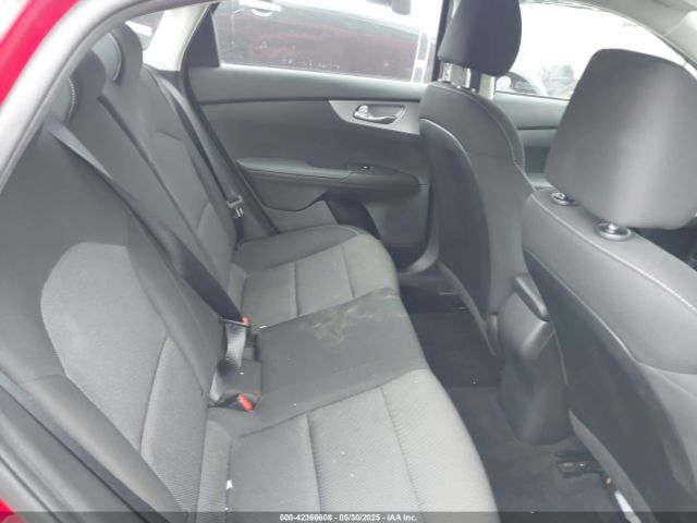 3KPF24AD8PE582105 KIA Forte Lxs