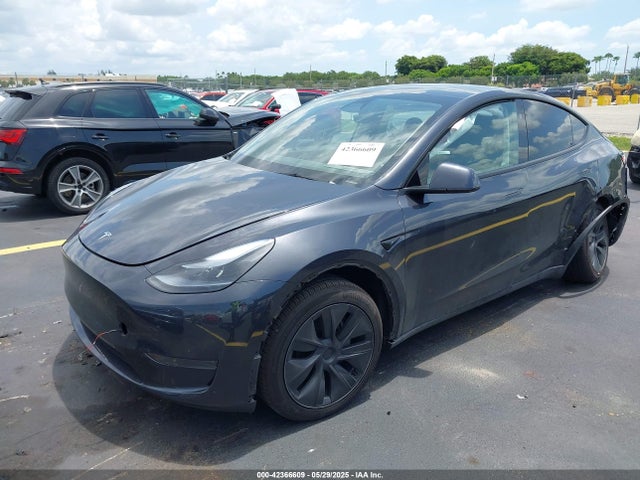 2025 TESLA MODEL Y 7SAYGDEDXSF259104 Photo 1