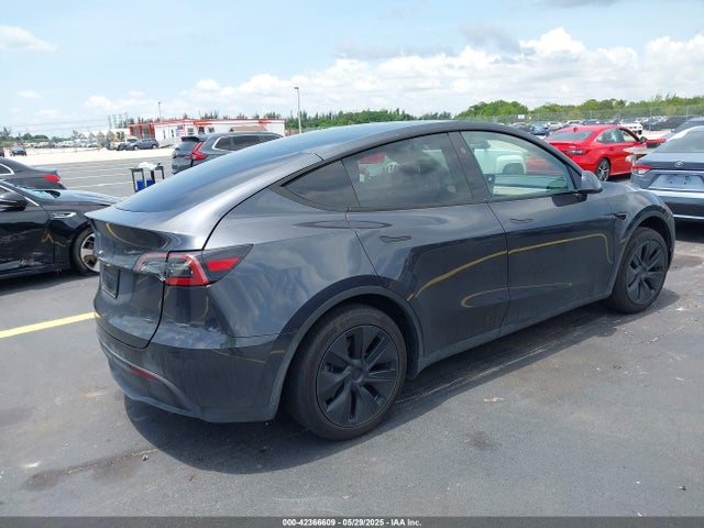 2025 TESLA MODEL Y 7SAYGDEDXSF259104 Photo 3
