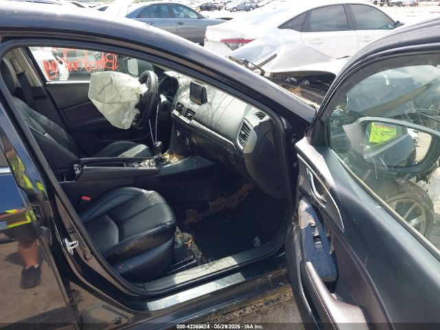 2018 MAZDA MAZDA3 3MZBN1V33JM250329 Photo 4