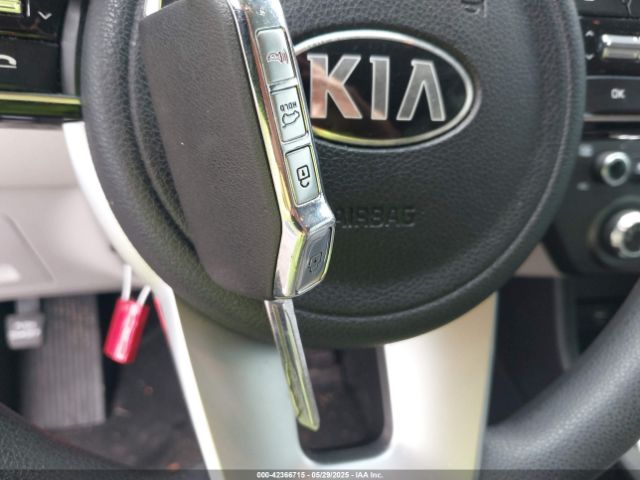 KNDPMCAC9N7017360 KIA Sportage Lx