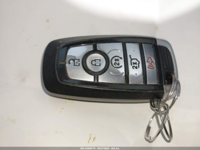 1FMCU9DZXNUA38992 Ford Escape Titanium Hybrid