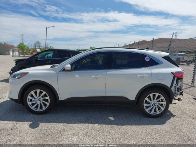 1FMCU9DZXNUA38992 Ford Escape Titanium Hybrid