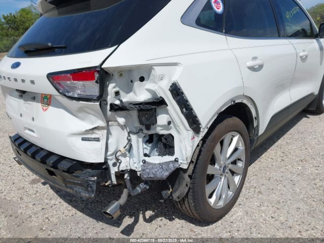 1FMCU9DZXNUA38992 Ford Escape Titanium Hybrid