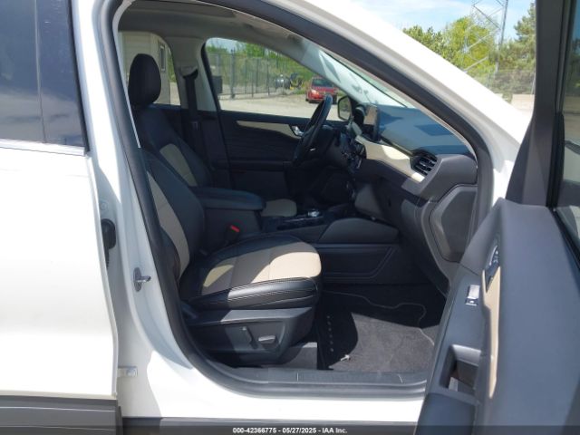1FMCU9DZXNUA38992 Ford Escape Titanium Hybrid